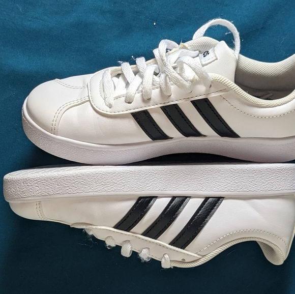 Adidas shoes - Picture 2 of 3